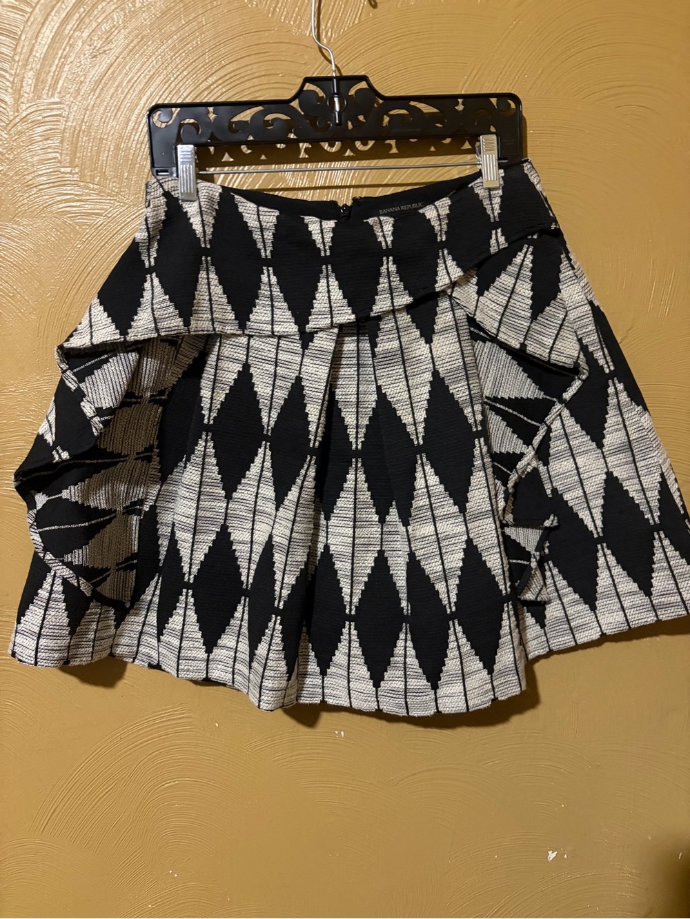 Banana Republic Black & White Diamond Ruffle Skirt